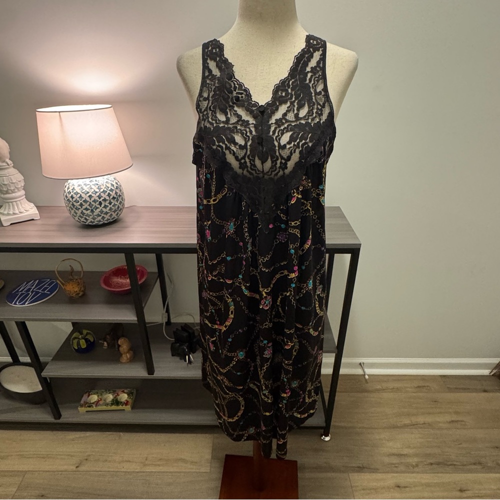 Vintage 1980s/90s Vassarette Lace & Jewel Chain Slip – Made in USA – Size Small